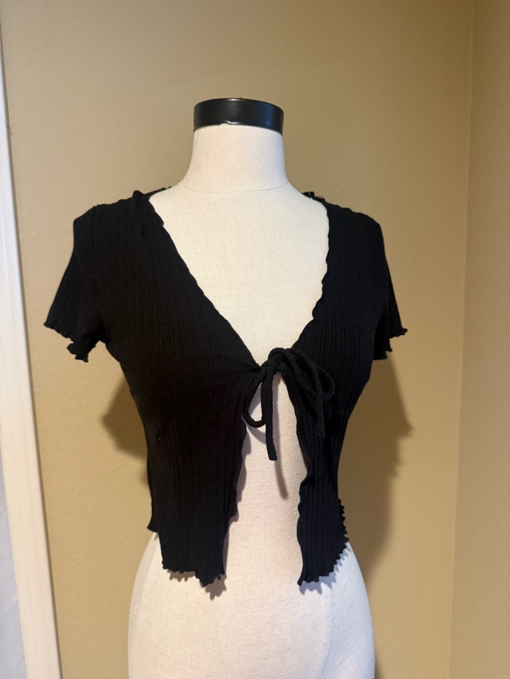 Bozzolo Black Ribbed Tie-Front Crop Top